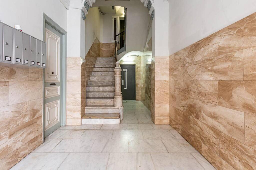 One Bedroom Apartment In Barcelona City Center Экстерьер фото
